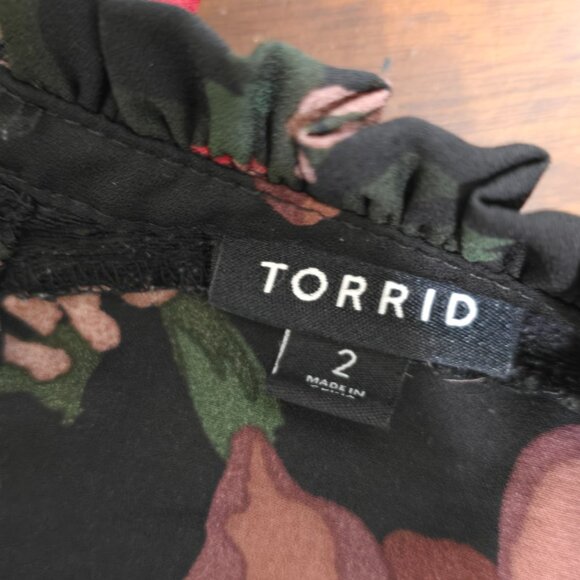Plus Women's Floral Top 2x Torrid - Picture 3 of 5